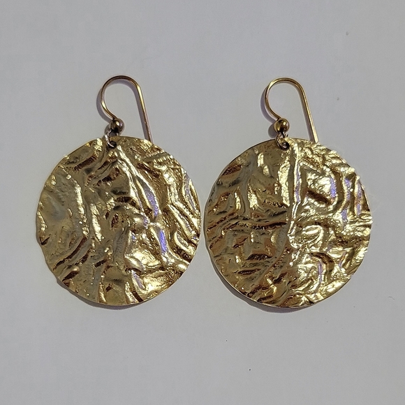 VINTAGE HANDMADE HAMMERED DISC DROP EARRINGS - 18K Gold Filled Discs - Picture 1 of 7